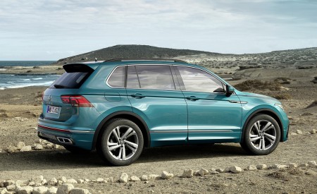 2021 Volkswagen Tiguan Rear Three-Quarter Wallpapers 450x275 (34)