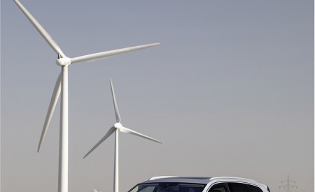 2021 Volkswagen Touareg eHybrid Front Three-Quarter Wallpapers 450x275 (16)