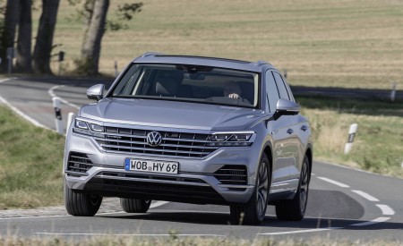 2021 Volkswagen Touareg eHybrid Front Wallpapers  450x275 (3)