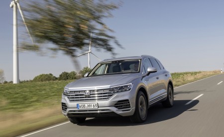 2021 Volkswagen Touareg eHybrid Front Wallpapers  450x275 (10)