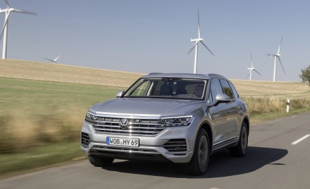 2021 Volkswagen Touareg eHybrid Front Wallpapers  450x275 (11)