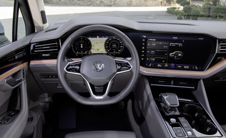 2021 Volkswagen Touareg eHybrid Interior Cockpit Wallpapers 450x275 (29)