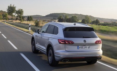 2021 Volkswagen Touareg eHybrid Rear Three-Quarter Wallpapers  450x275 (5)