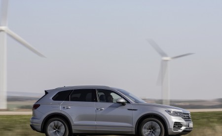 2021 Volkswagen Touareg eHybrid Side Wallpapers  450x275 (14)