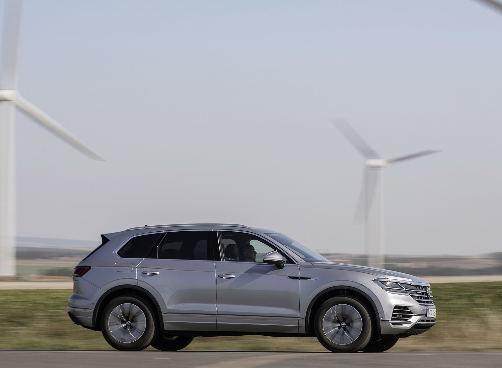 2021 Volkswagen Touareg eHybrid Side Wallpapers  (14)