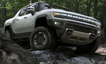 2022 GMC HUMMER EV Edition 1 Front Three-Quarter Wallpapers 450x275 (4)
