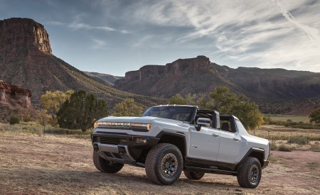 2022 GMC HUMMER EV Edition 1 Front Three-Quarter Wallpapers 450x275 (18)