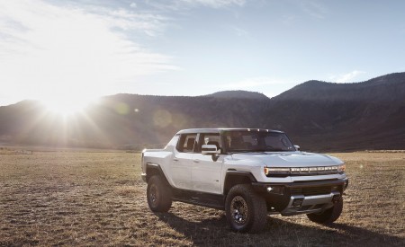 2022 GMC HUMMER EV Edition 1 Front Three-Quarter Wallpapers 450x275 (19)
