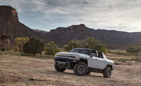 2022 GMC HUMMER EV Edition 1 Front Three-Quarter Wallpapers 450x275 (20)