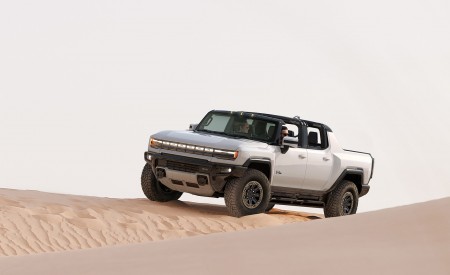 2022 GMC HUMMER EV Edition 1 Front Three-Quarter Wallpapers 450x275 (11)