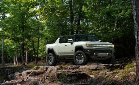 2022 GMC HUMMER EV Edition 1 Front Three-Quarter Wallpapers 450x275 (5)