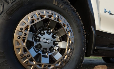 2022 GMC HUMMER EV Edition 1 Wheel Wallpapers 450x275 (27)
