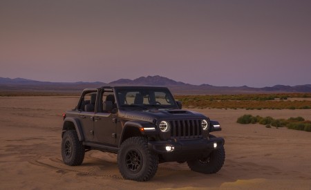 2021 Jeep Wrangler Rubicon 392 Front Three-Quarter Wallpapers  450x275 (87)