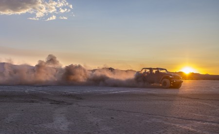 2021 Jeep Wrangler Rubicon 392 Front Three-Quarter Wallpapers 450x275 (68)