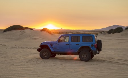 2021 Jeep Wrangler Rubicon 392 Side Wallpapers  450x275 (50)