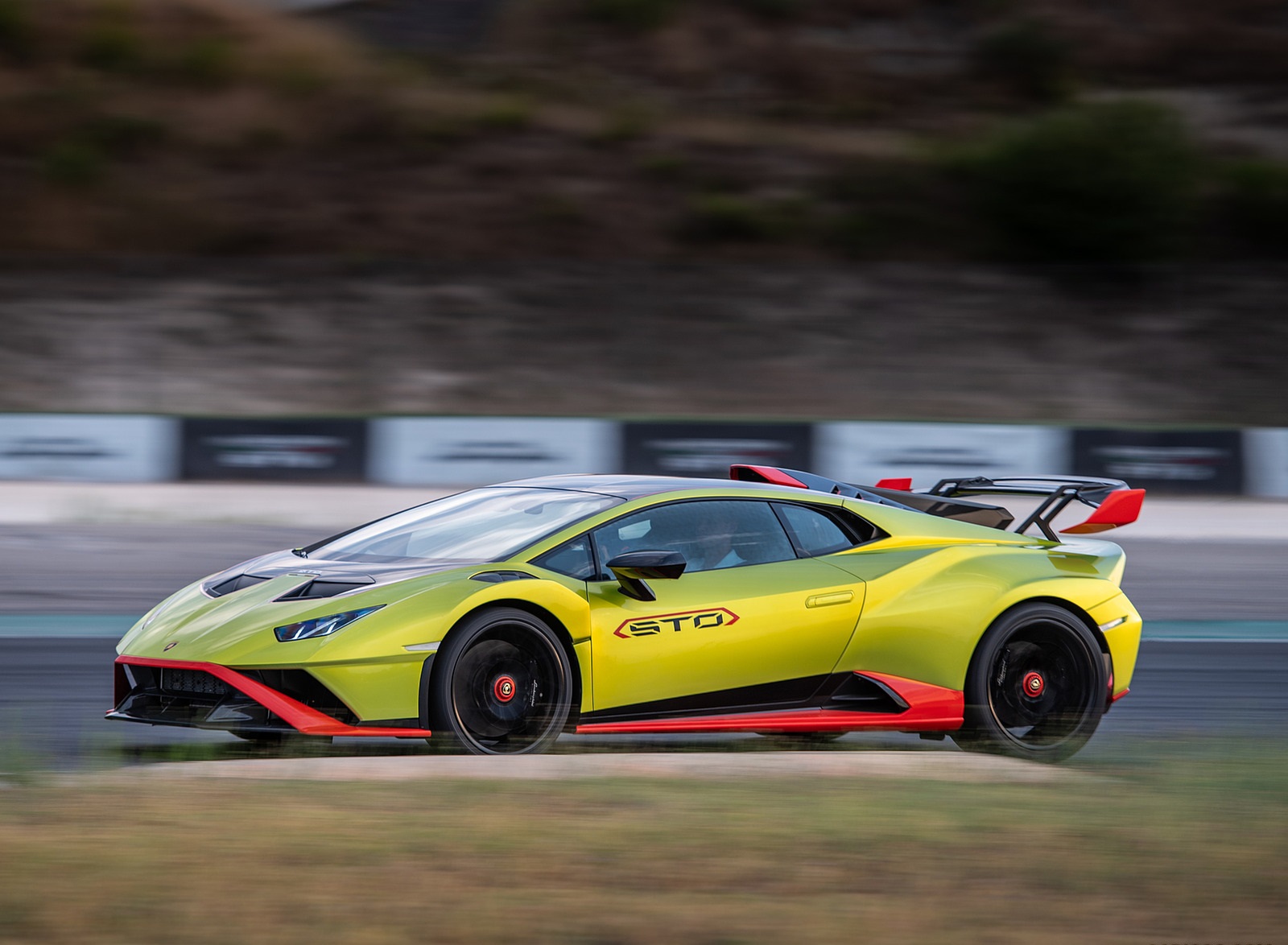2021 Lamborghini Huracán STO Front Three-Quarter Wallpapers (6)