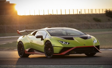 2021 Lamborghini Huracán STO Front Three-Quarter Wallpapers 450x275 (17)