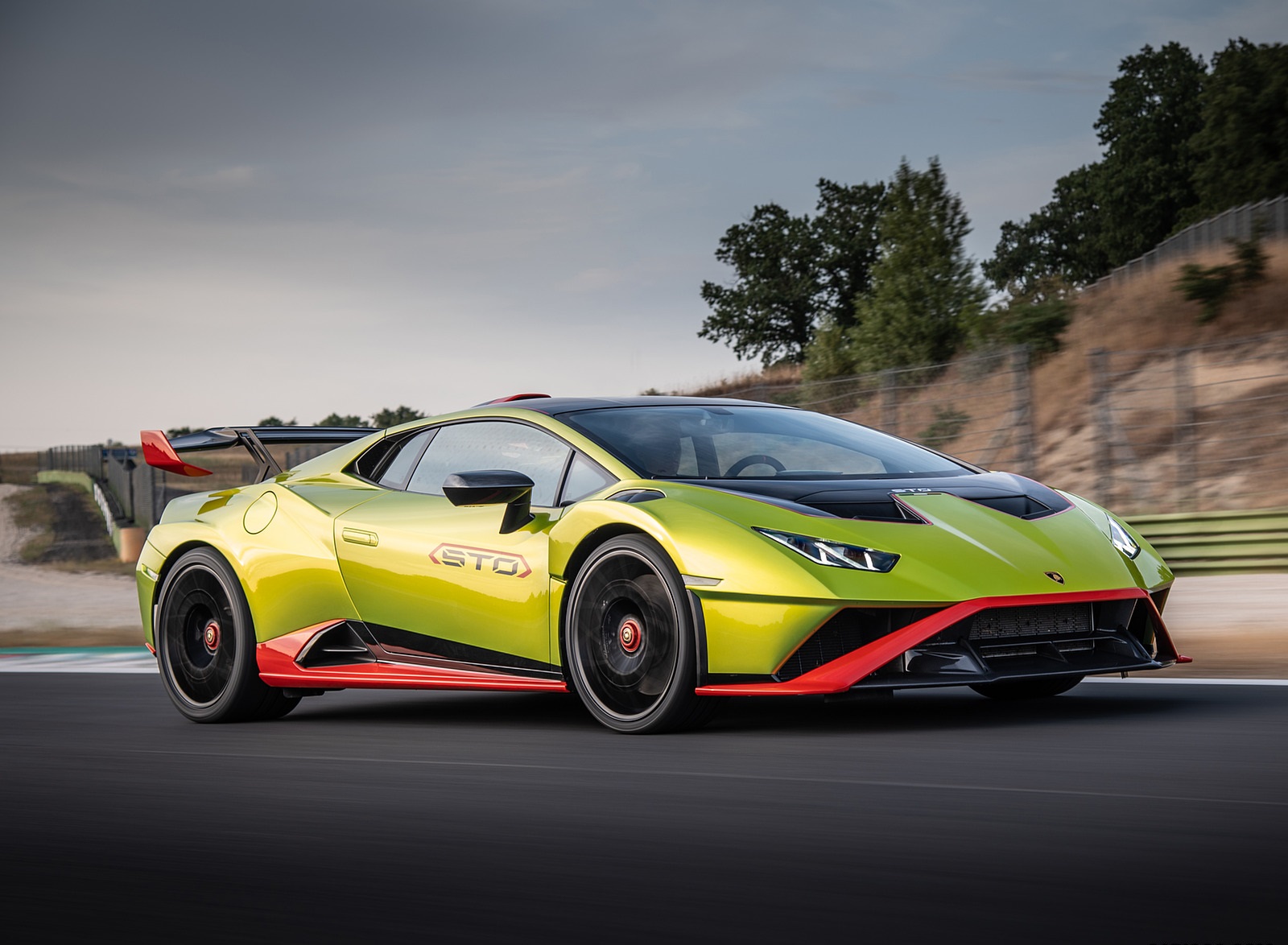 2021 Lamborghini Huracán STO Front Three-Quarter Wallpapers (2)