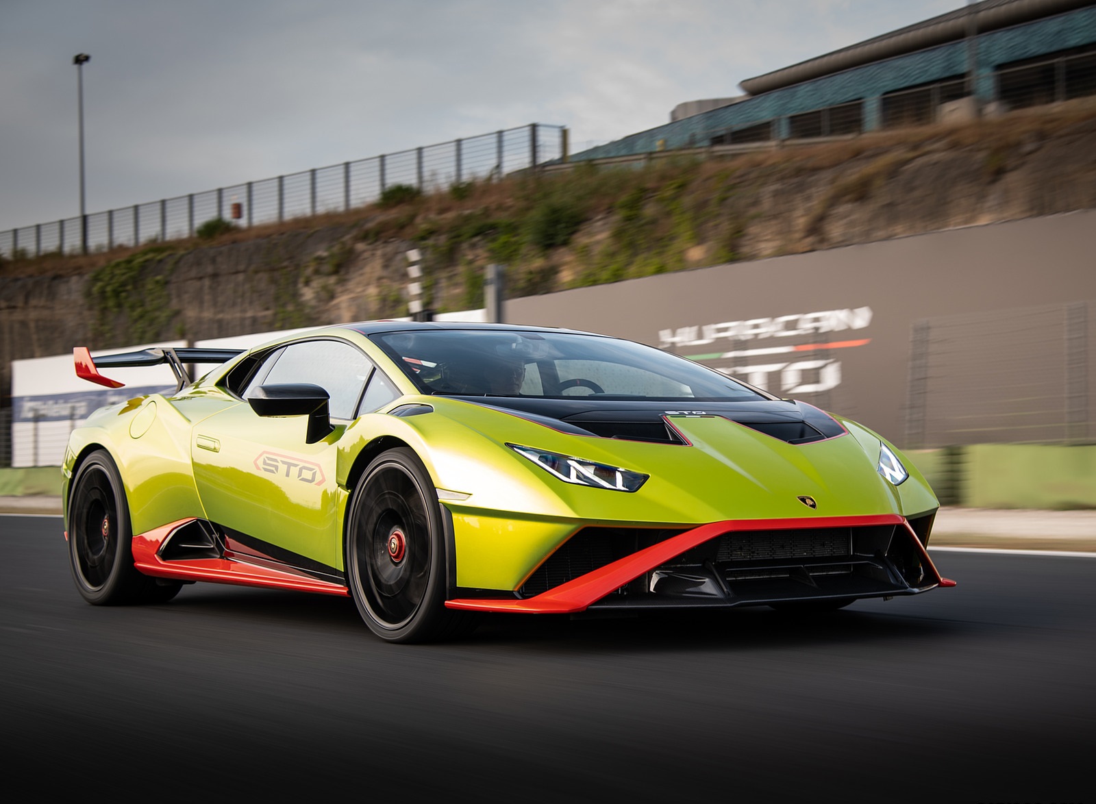 2021 Lamborghini Huracán STO Front Three-Quarter Wallpapers (8)