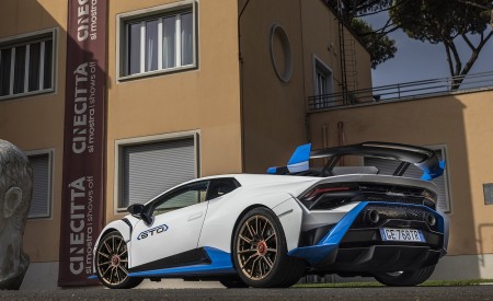 2021 Lamborghini Huracán STO Rear Three-Quarter Wallpapers 450x275 (63)