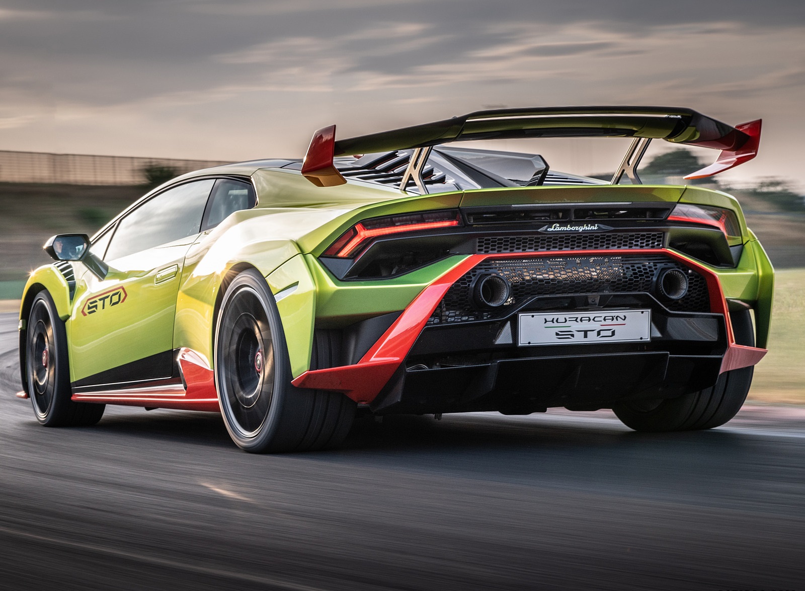 2021 Lamborghini Huracán STO Rear Wallpapers (13)