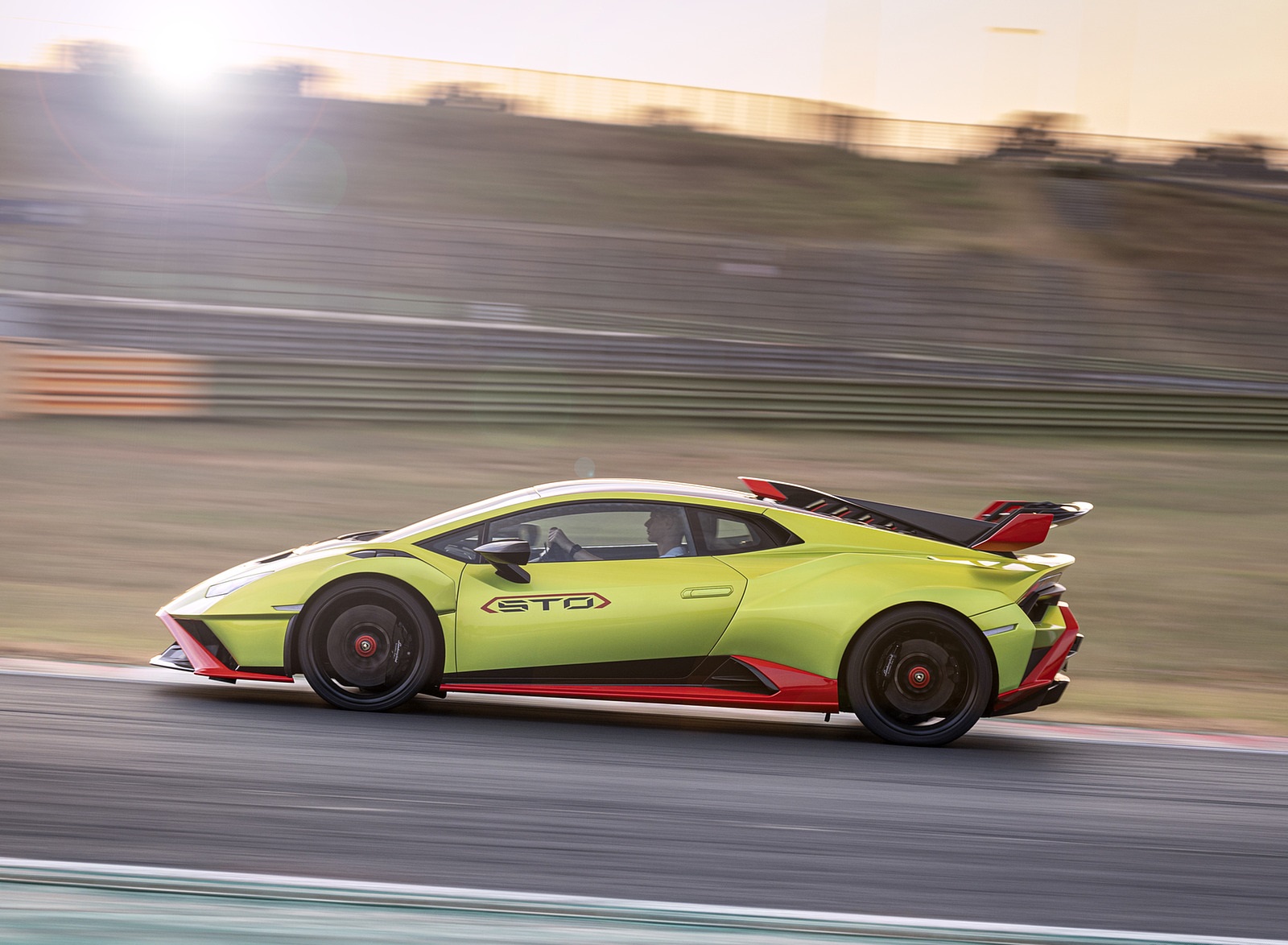 2021 Lamborghini Huracán STO Side Wallpapers (12)