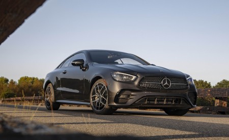 2021 Mercedes-Benz E 450 4MATIC Coupe (US-Spec) Front Three-Quarter Wallpapers 450x275 (13)