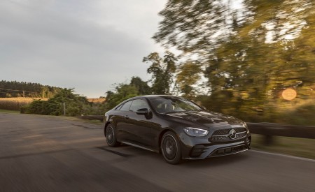 2021 Mercedes-Benz E 450 4MATIC Coupe (US-Spec) Front Three-Quarter Wallpapers 450x275 (6)