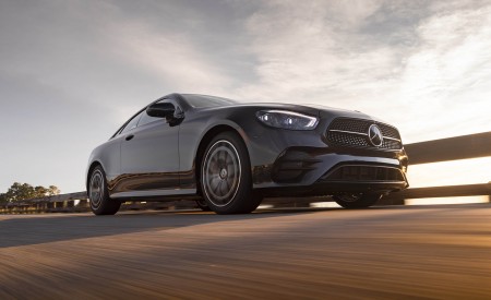 2021 Mercedes-Benz E 450 4MATIC Coupe (US-Spec) Front Three-Quarter Wallpapers 450x275 (8)