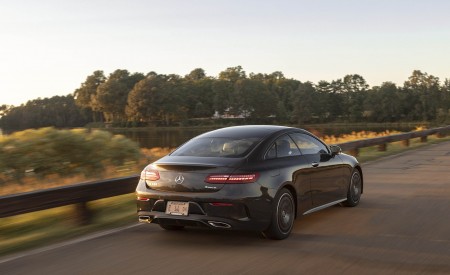 2021 Mercedes-Benz E 450 4MATIC Coupe (US-Spec) Rear Three-Quarter Wallpapers 450x275 (10)