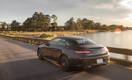 2021 Mercedes-Benz E 450 4MATIC Coupe (US-Spec) Rear Three-Quarter Wallpapers 450x275 (3)