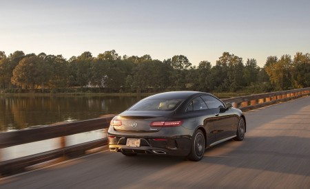 2021 Mercedes-Benz E 450 4MATIC Coupe (US-Spec) Rear Three-Quarter Wallpapers 450x275 (11)