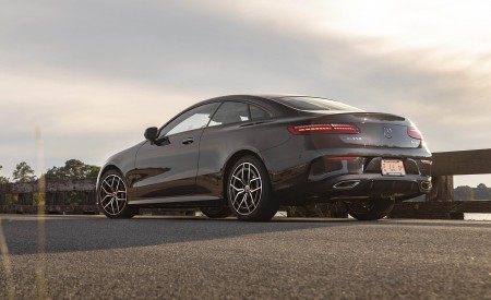 2021 Mercedes-Benz E 450 4MATIC Coupe (US-Spec) Rear Three-Quarter Wallpapers 450x275 (18)