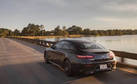 2021 Mercedes-Benz E 450 4MATIC Coupe (US-Spec) Rear Three-Quarter Wallpapers  450x275 (5)