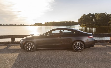 2021 Mercedes-Benz E 450 4MATIC Coupe (US-Spec) Side Wallpapers 450x275 (21)
