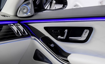 2021 Mercedes-Maybach S-Class (Color: Designo Crystal White / Silver Grey Pearl) Interior Detail Wallpapers 450x275 (93)