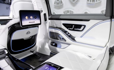 2021 Mercedes-Maybach S-Class (Color: Designo Crystal White / Silver Grey Pearl) Interior Rear Seats Wallpapers 450x275 (113)