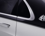 2021 Mercedes-Maybach S-Class (Color: Designo Diamond White Bright / Obsidian Black) Badge Wallpapers 150x120