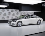 2021 Mercedes-Maybach S-Class (Color: Designo Diamond White Bright / Obsidian Black) Front Three-Quarter Wallpapers 150x120