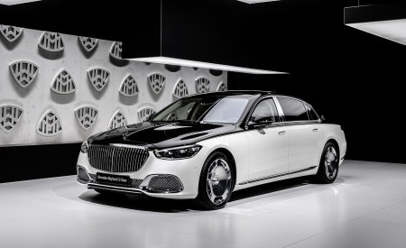 2021 Mercedes-Maybach S-Class (Color: Designo Diamond White Bright / Obsidian Black) Front Three-Quarter Wallpapers 450x275 (74)