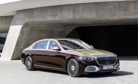 2021 Mercedes-Maybach S-Class (Color: Designo Rubellite Red / Kalahari Gold) Front Three-Quarter Wallpapers 450x275 (15)