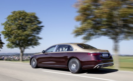 2021 Mercedes-Maybach S-Class (Color: Designo Rubellite Red / Kalahari Gold) Rear Three-Quarter Wallpapers 450x275 (3)