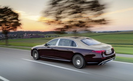 2021 Mercedes-Maybach S-Class (Color: Designo Rubellite Red / Kalahari Gold) Rear Three-Quarter Wallpapers 450x275 (4)