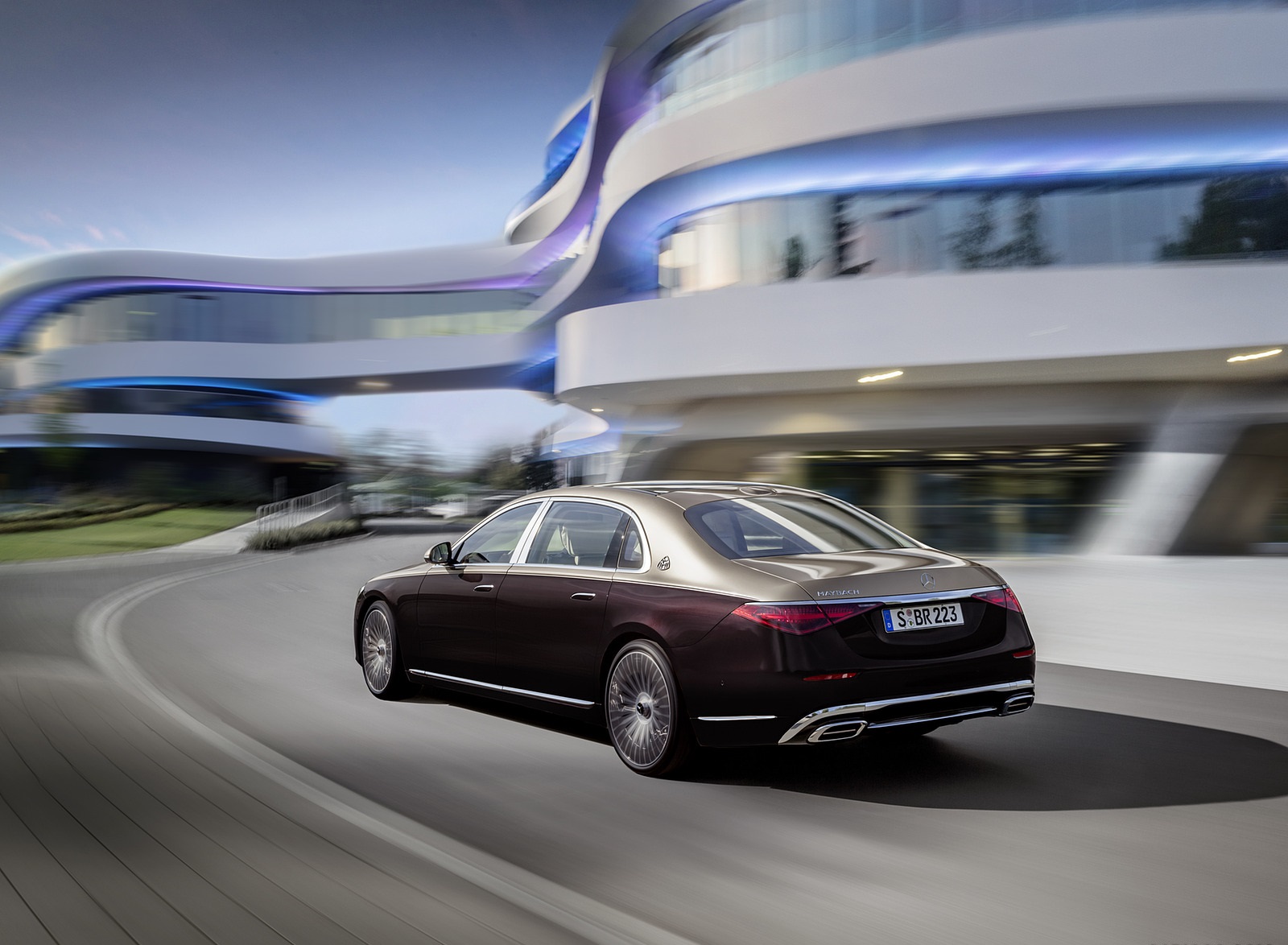 2021 Mercedes-Maybach S-Class (Color: Designo Rubellite Red / Kalahari Gold) Rear Three-Quarter Wallpapers #12 of 149