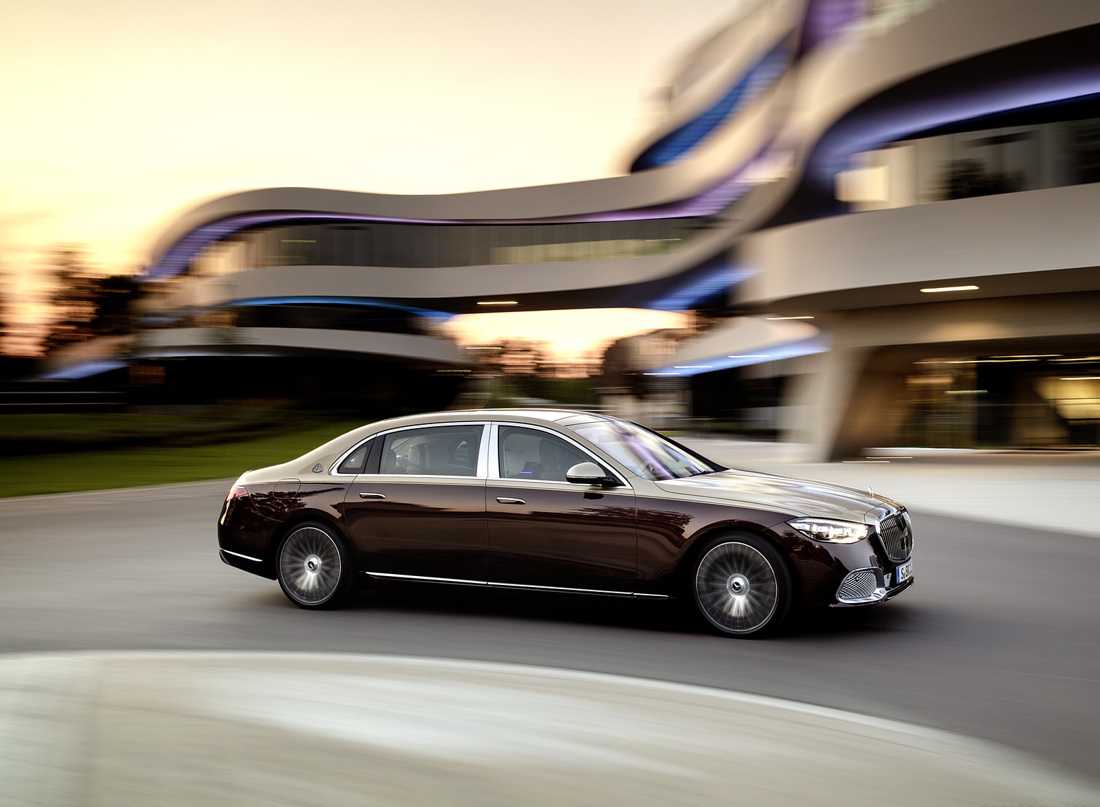 2021 Mercedes-Maybach S-Class (Color: Designo Rubellite Red Kalahari Gold) Side Wallpapers (13)