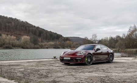 2021 Porsche Panamera 4 E-Hybrid (Color: Cherry Metallic) Front Three-Quarter Wallpapers 450x275 (24)