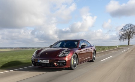2021 Porsche Panamera 4 E-Hybrid (Color: Cherry Metallic) Front Three-Quarter Wallpapers 450x275 (13)