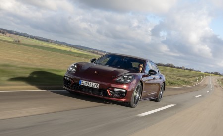 2021 Porsche Panamera 4 E-Hybrid (Color: Cherry Metallic) Front Wallpapers 450x275 (9)