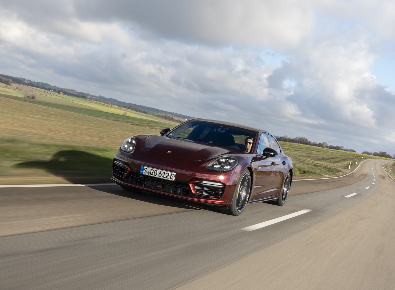 2021 Porsche Panamera 4 E-Hybrid (Color: Cherry Metallic) Front Wallpapers (9)