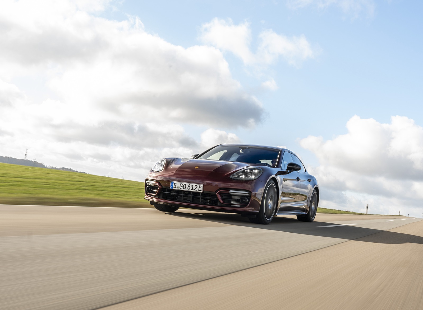2021 Porsche Panamera 4 E-Hybrid (Color: Cherry Metallic) Front Wallpapers (10)